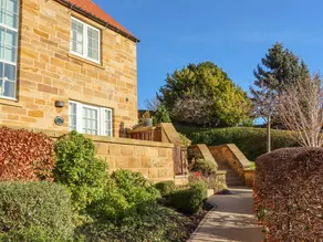Cottage with garden - Image 3