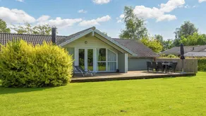House with hot tub & garden | Dogs allowed - Image 3