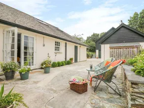 Family-oriented charming cottage with garden | Beach view - Image 2