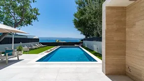 Fully equipped spacious flat with BBQ, garden & terrace | Garden view | Beach nearby - Image 5