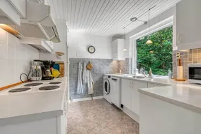 Holiday home with barbeque & terrace - Image 5
