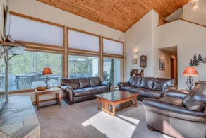 Family-friendly wonderful house with fast internet, pool & hot tub | Mountain view - Image 4