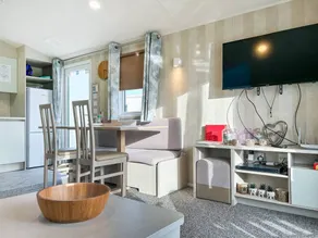 Cottage with garden & pool | River view - Image 3