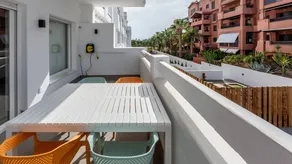 Apartment with pool & terrace - Image 3
