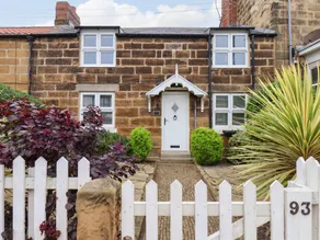 Cottage with garden | Beach view - Image 2