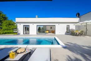 Villa with pool, BBQ & terrace - Image 3