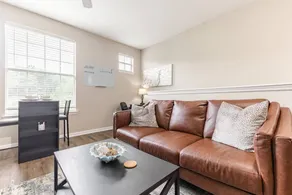 Close to Redstone Arsenal w King Bed, Gym, Pool, Parking - Image 2