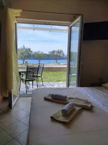 Pleasant flat with fast internet, garden & terrace | Sea view | Beach nearby - Image 2