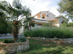 Holiday home with barbecue, terrace & garden - Image 2