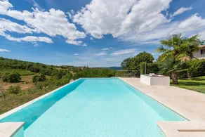 Villa with hot tub, garden & terrace - Image 3