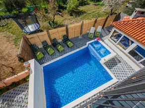 Elegant Holiday Home with Heated Pool, Hot Tub, and Sea Views in Kaštel Stari - Eight Bedroom Holiday Home - Image 3