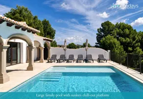 Villa with terrace, BBQ & private pool - Image 5
