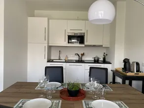 Apartment with garden | City view - Image 2