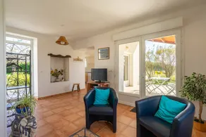 Cottage with pool, terrace & barbecue - Image 4
