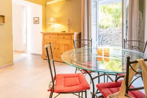 Lovely holiday home with terrace & garden - Image 3