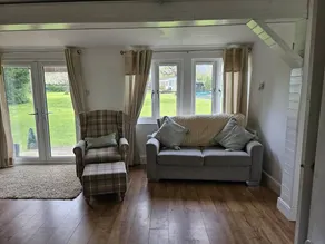 Dunmow 1-Bed Cabin, Sleeps 4, 10 mins to Stansted - Image 3