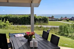 Children-friendly holiday home with BBQ, jacuzzi & sauna | Sea view - Image 3