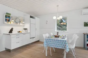 Child-friendly house with garden, BBQ & terrace - Image 4