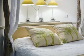 Agapanthe Guest Room with Sea View, Wi-Fi & Air Conditioning - Image 3