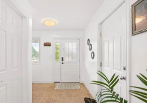 Family Corporate 3BR Yard Parking VW Amazon - Image 3