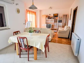 Holiday apartment with garden - Image 5