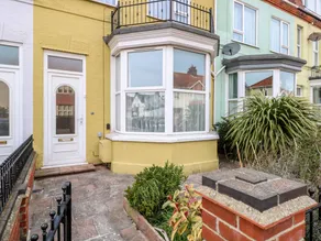 Cottage with garden | Beach view - Image 2