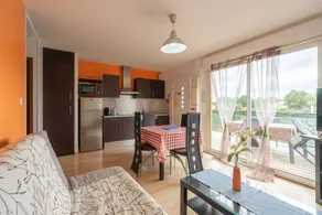Apartment with garden, pool & terrace - Image 5