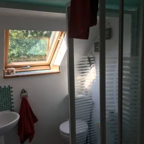 Weekday Rental Monday to Friday (Cosy bedroom) - Image 4