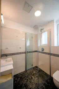 Single Room 'Comfort 101' with Wi-Fi - Image 3