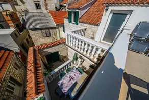 Apartment with terrace & garden | Garden view - Image 2