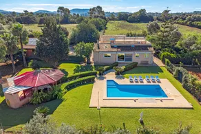 Maison de campagne avec terrasse, piscine privée et barbecue | Vue montagne - Image 3