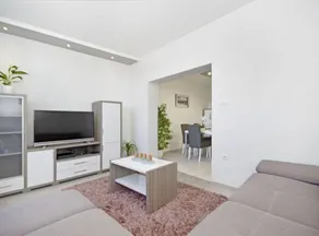 Flat with terrace, hot tub & barbeque | Water view - Image 5