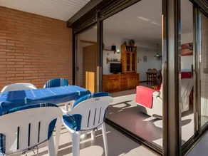 Flat with pool - Image 2