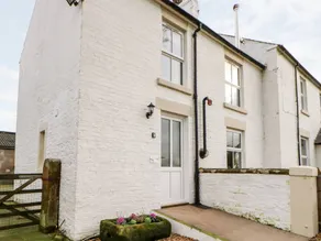 Cottage with garden - Image 2