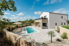 Villa con barbacoa, piscina y jardín | Vistas a la piscina - Image 5