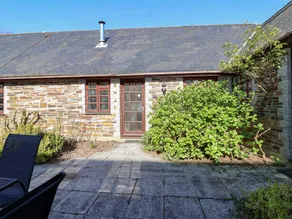Cottage adapté aux familles avec piscine et jardin - Image 2