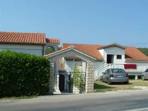 Holiday apartment with garden, terrace & BBQ | Garden view - Image 2