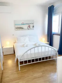 Flat with garden, BBQ & terrace - Image 4