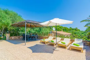 Encantadora villa apta para familias con terraza, jardín y jacuzzi - Image 5