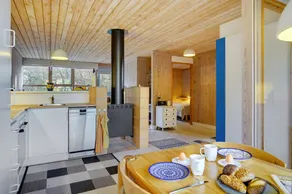 Holiday home with terrace - Image 5
