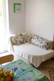 Flat with terrace, garden & BBQ - Image 4