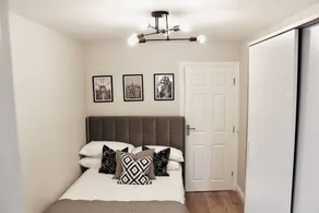 Flat with terrace & garden - Image 3