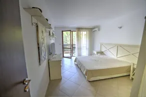 Flat with garden, sauna & pool | Garden view - Image 2