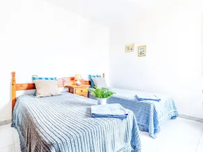 Flat with terrace, pool & garden - Image 3