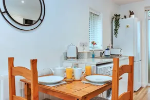 Fully equipped holiday home with garden - Image 5