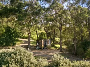 Gorgeous Tiny House with Fire Pit in Yarra Junction, Victoria - Image 3