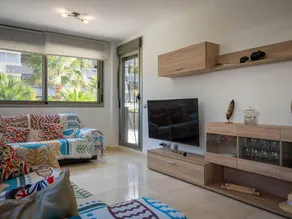 Apartment with garden & pool - Image 2