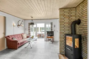 Holiday home with terrace - Image 3