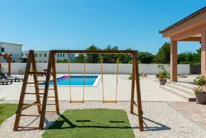 Family-oriented pleasant villa with terrace, BBQ & pool - Image 4