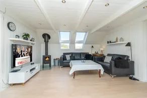 House with hot tub & BBQ - Image 3